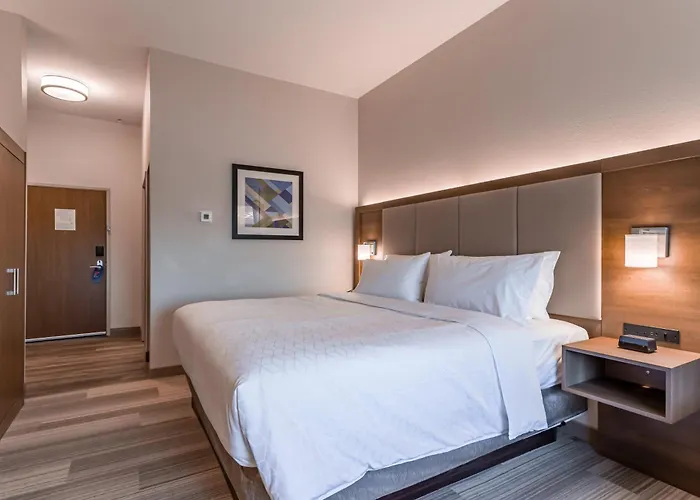 Hotel Express & - - Worthington By Ihg