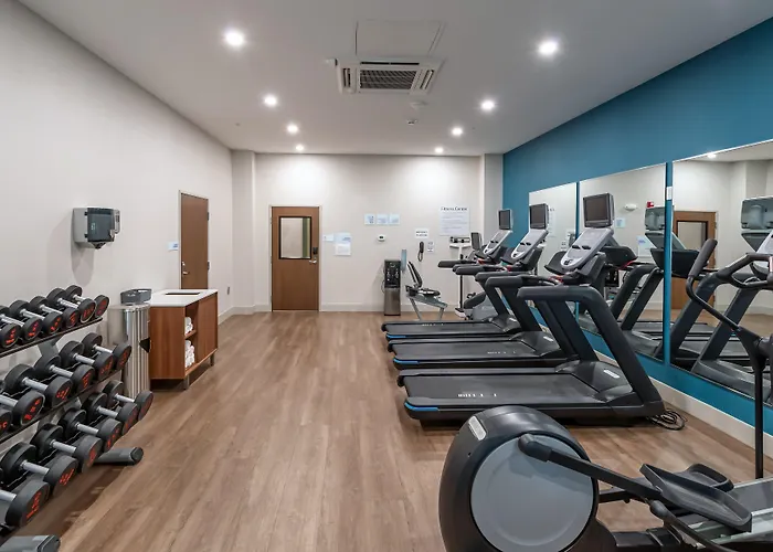 Hotel Express & - - Worthington By Ihg