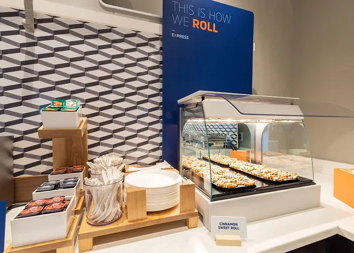 Express & - - Worthington By Ihg Hotel 3*
