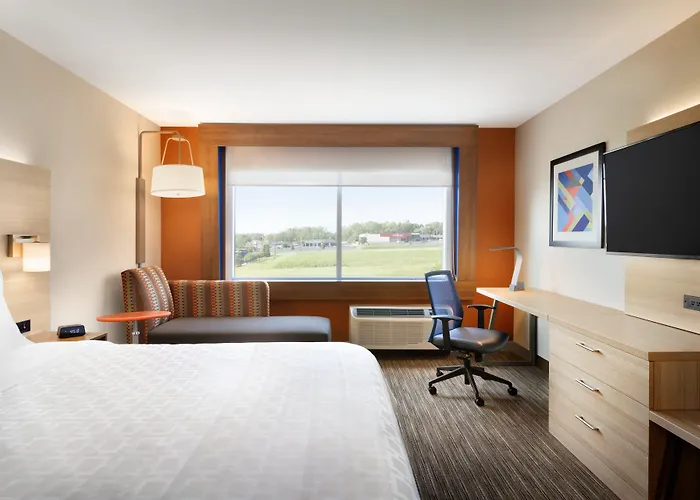 Hotel Express & - - Worthington By Ihg 3*