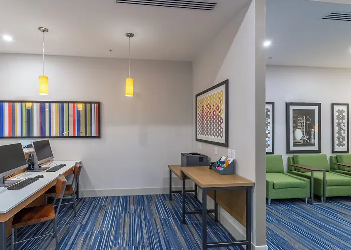 Hotel Express & - - Worthington By Ihg 3*