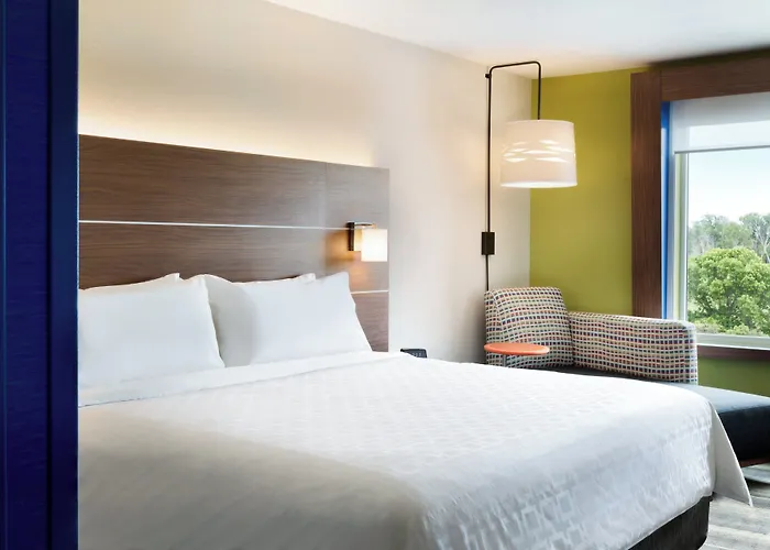 Hotel Express & - - Worthington By Ihg